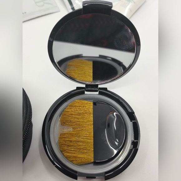 Bare Escentuals Compact with Mirror, Brush, Powder Comparment, & Travel Case - Picture 6 of 6